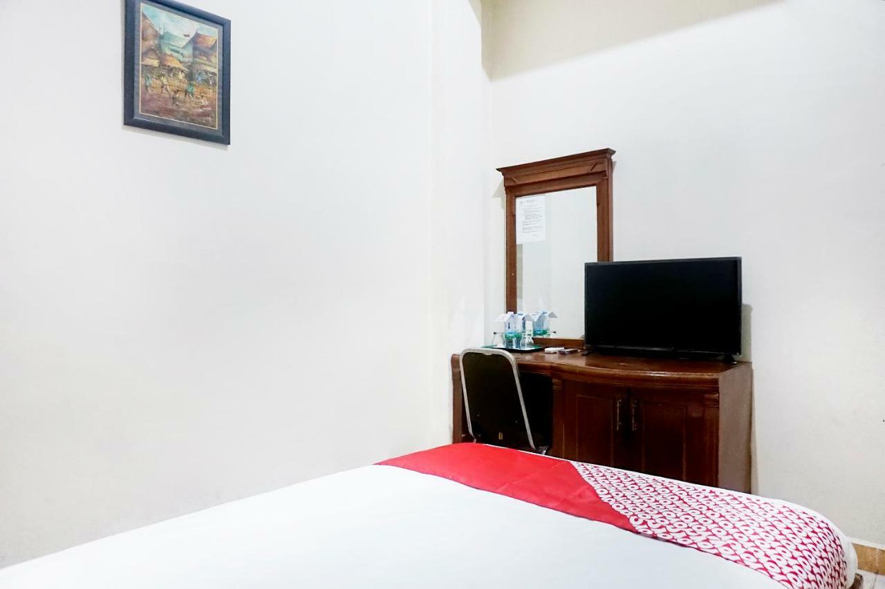 Oyo 627 Tirta Kencana Syariah Hotel Pekanbaru Exterior photo