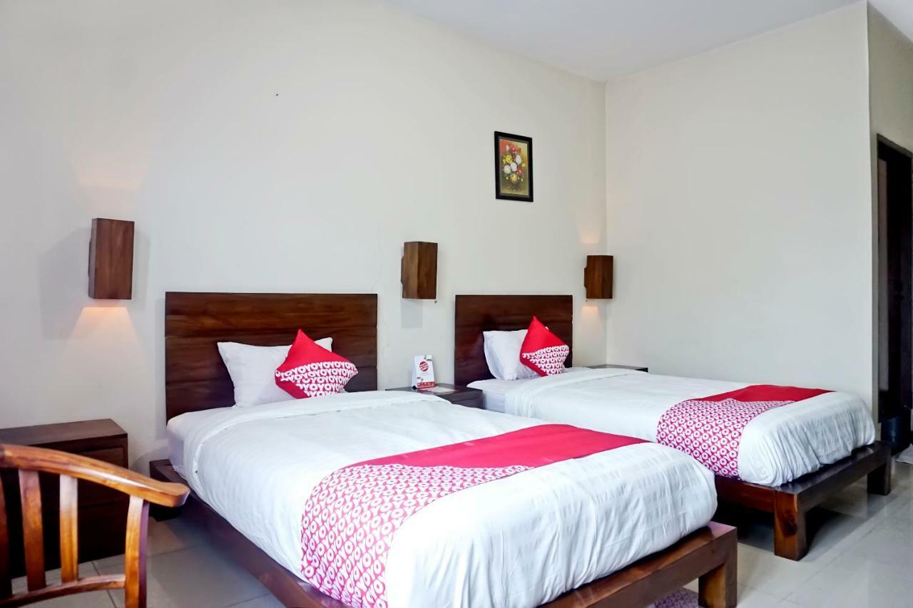 Oyo 627 Tirta Kencana Syariah Hotel Pekanbaru Exterior photo