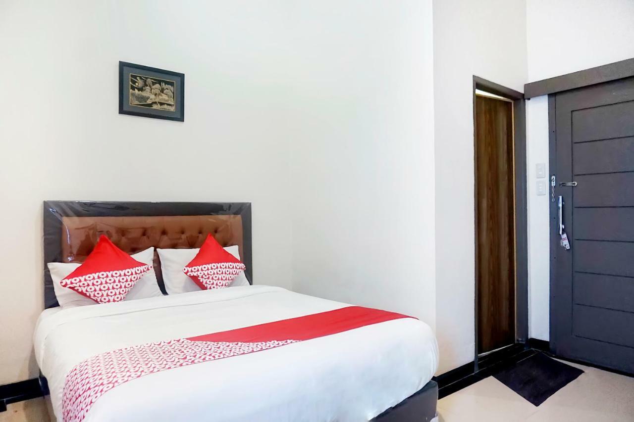 Oyo 627 Tirta Kencana Syariah Hotel Pekanbaru Exterior photo